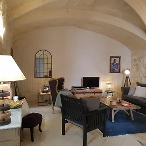 Rental-côté Forum. , Arles France